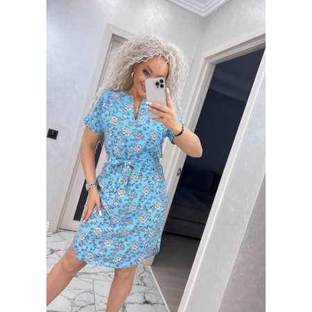 Сукня прямого легкого літнього фасону з поясом принт  ромашки на блакитному
